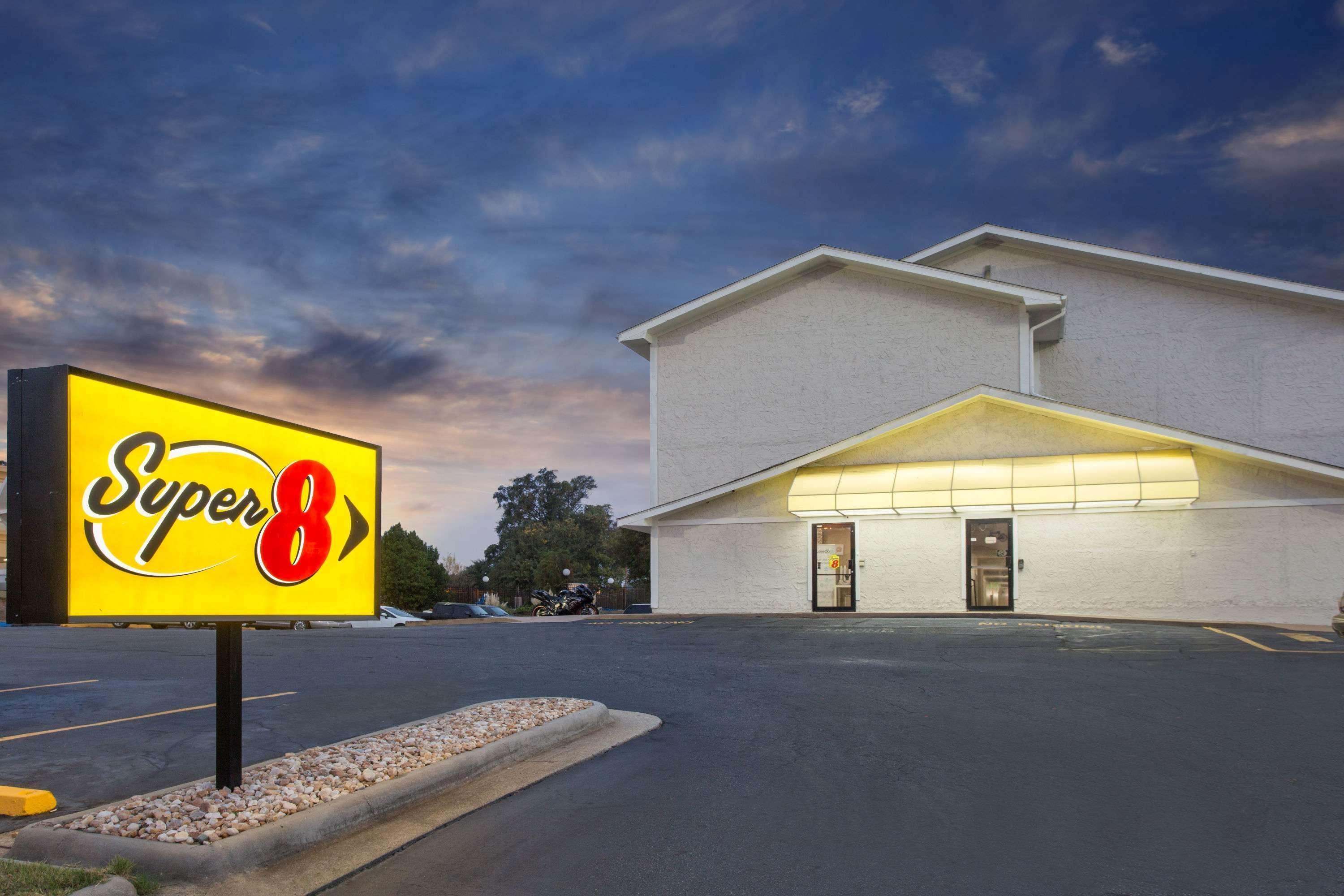 Super 8 By Wyndham Columbus Airport Otel Dış mekan fotoğraf